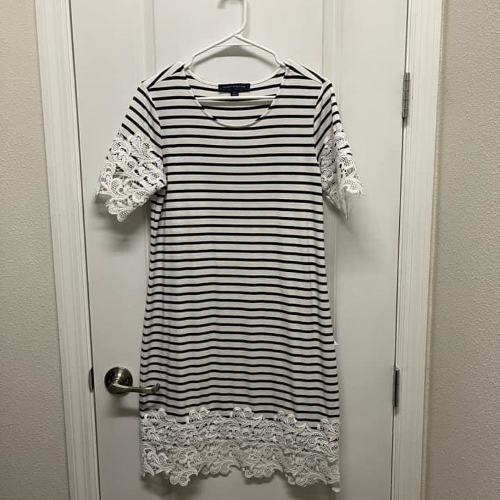 TOMMY HILFIGER Women's White/black Striped Dress. Laced sleeves and hem, Size S